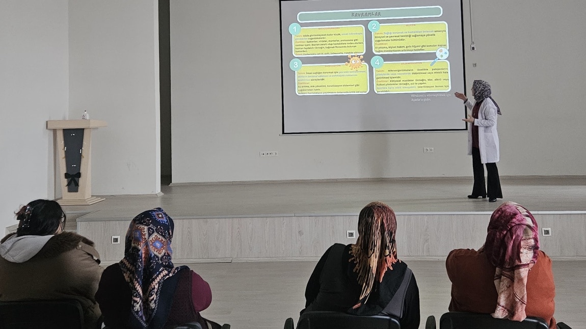 Okulumuzda hemşire olarak çalışan Ebru GEDİK,çalışanlarımıza hijyen konusunda eğitim vererek bilgilendirme yaptı.