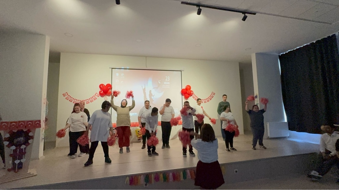 23 Nisan Ulusal Egemenlik ve Çocuk Bayramı okulumuzda coşkuyla kutlandı.